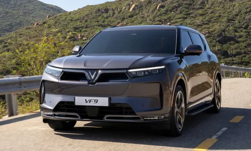 Thuê xe Điện tự lái VF9 